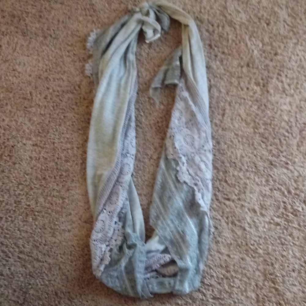 Buckle scarf